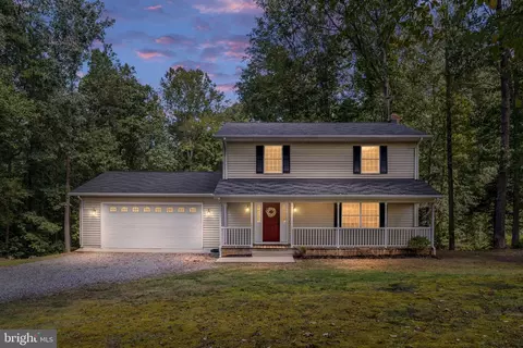 14377 Farmer Dr, Woodford, VA 22580