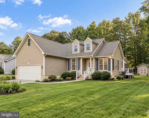 8311 Stonewall Ln, Woodford, VA 22580