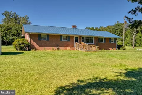 16184 Melville Ln, Bowling Green, VA 22427