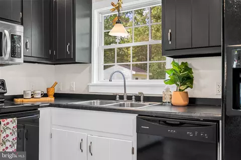 Kitchen - 18290 Winston Loop, Hanover, VA 23069 photo 4 of 5
