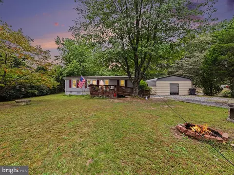 14044 Kennedy St, Woodford, VA 22580