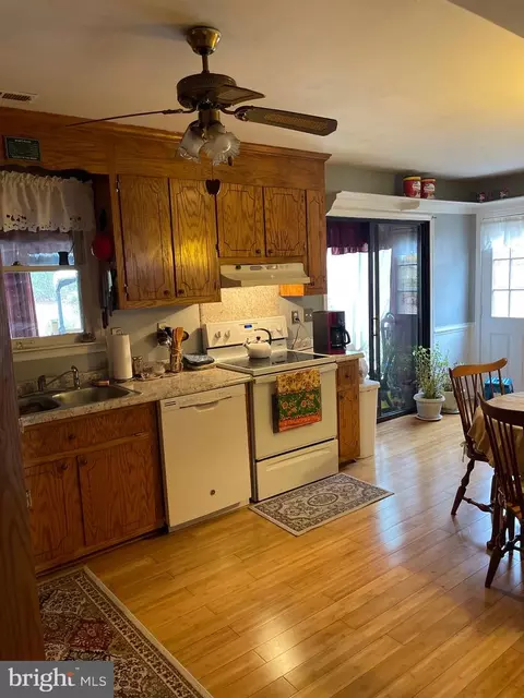 Kitchen - 20205 White Oak Rd, Sutherland, VA 23885 photo 2 of 2