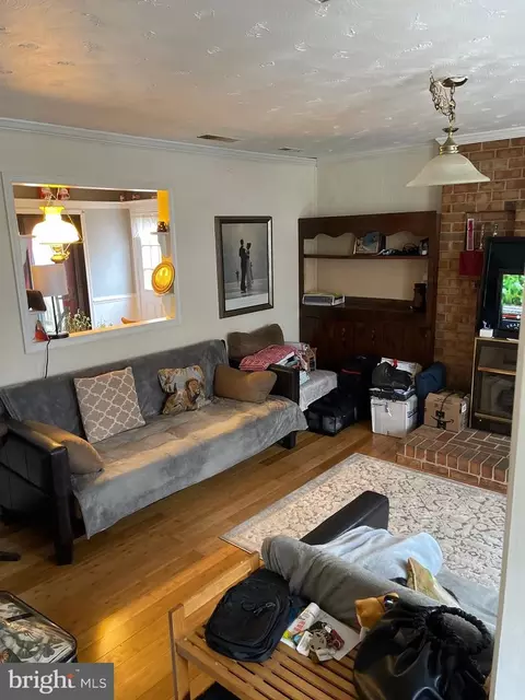 Living - 20205 White Oak Rd, Sutherland, VA 23885 photo 6 of 7