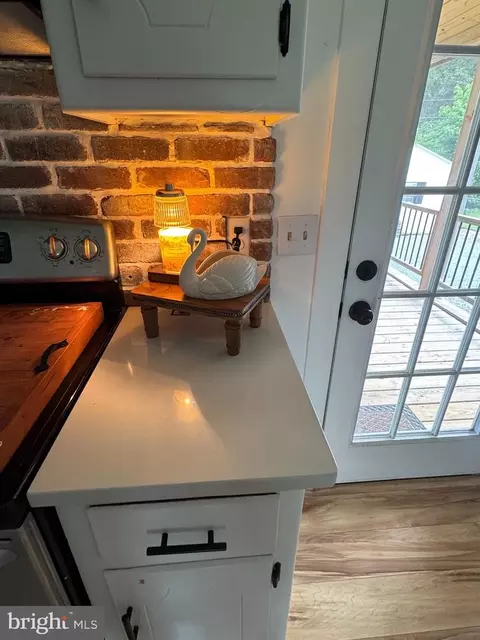 Kitchen - 21116 Leonard Dr, Sutherland, VA 23885 photo 3 of 4