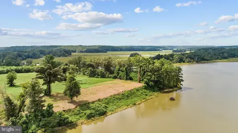 2 Benton Point Rd, Tappahannock, VA 22560