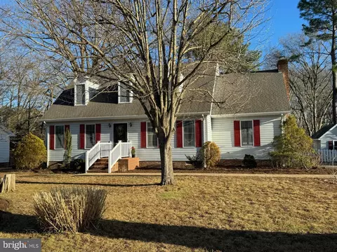 1323 Hoskins Dr, Tappahannock, VA 22560