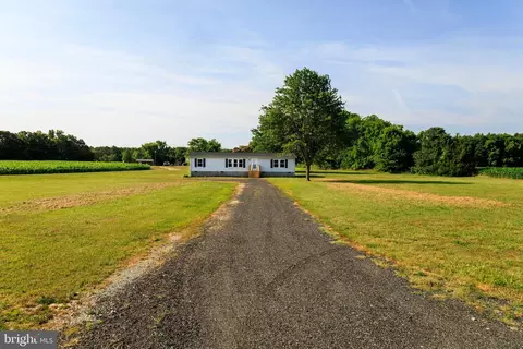 2036 Howerton Rd, Dunnsville, VA 22454
