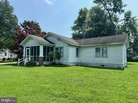 612 Cralle Ave, Tappahannock, VA 22560