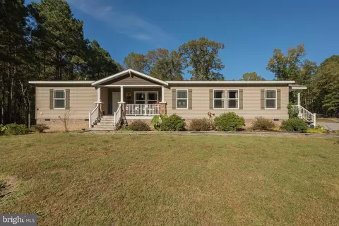 566 Cheaneys Bridge Rd, Dunnsville, VA 22454