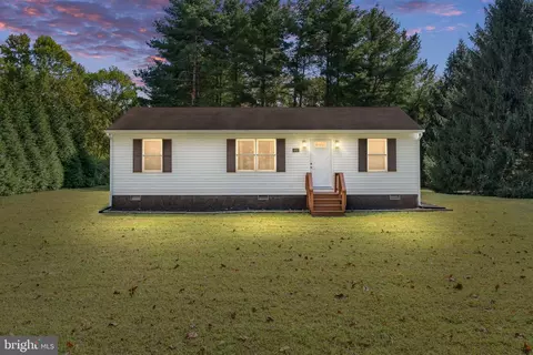 493 Southside Ln, Dunnsville, VA 22454