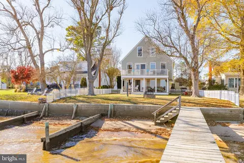 221 Lands End Rd, Tappahannock, VA 22560