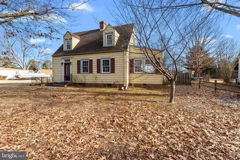 802 Essex St, Tappahannock, VA 22560