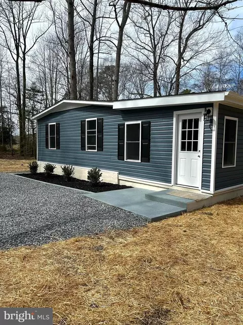 141 Printer Ln, Tappahannock, VA 22560