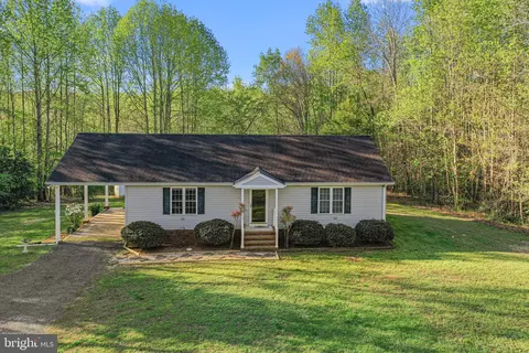 2005 Desha Rd, Tappahannock, VA 22560