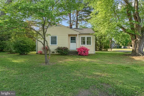 660 Cralle Ave, Tappahannock, VA 22560