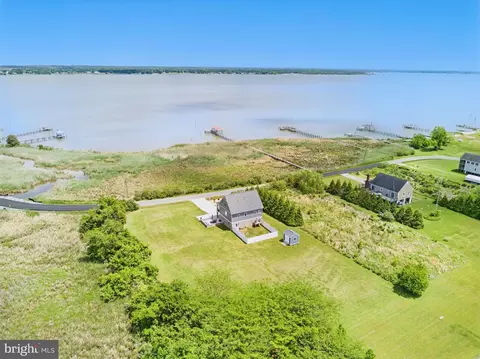 757 Fort Lowry Ln, Dunnsville, VA 22454