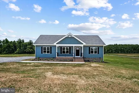 136 Oswald Ln, Dunnsville, VA 22454