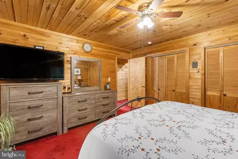 Bedroom - 466 Laurel Springs Rd, Hustle, VA 22476 photo 2 of 6