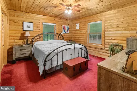 Bedroom - 466 Laurel Springs Rd, Hustle, VA 22476 photo 1 of 6