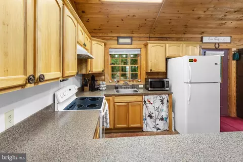 Kitchen - 466 Laurel Springs Rd, Hustle, VA 22476 photo 3 of 3