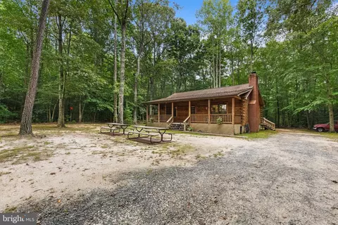 466 Laurel Springs Rd, Hustle, VA 22476