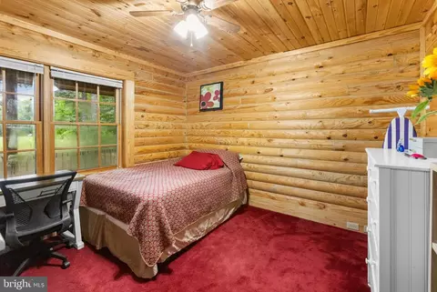 Bedroom - 466 Laurel Springs Rd, Hustle, VA 22476 photo 4 of 6