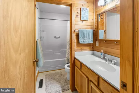 Bath - 466 Laurel Springs Rd, Hustle, VA 22476 photo 4 of 4