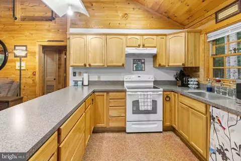 Kitchen - 466 Laurel Springs Rd, Hustle, VA 22476 photo 2 of 3