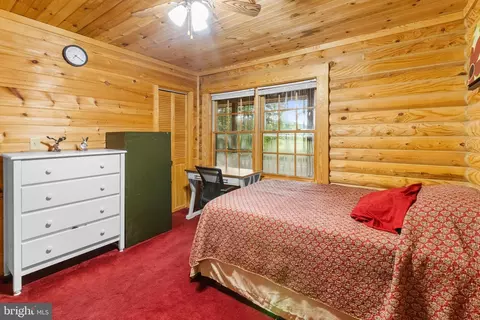 Bedroom - 466 Laurel Springs Rd, Hustle, VA 22476 photo 6 of 6