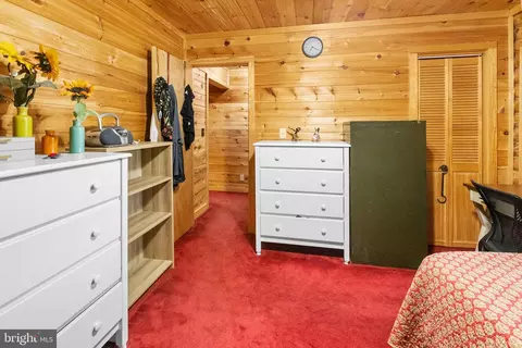 Bedroom - 466 Laurel Springs Rd, Hustle, VA 22476 photo 5 of 6