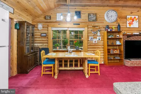 Dining - 466 Laurel Springs Rd, Hustle, VA 22476 photo 3 of 3