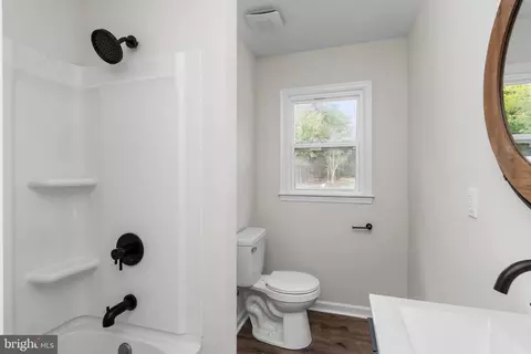 Bath - 10558 Tidewater Trl, Champlain, VA 22438 photo 2 of 4