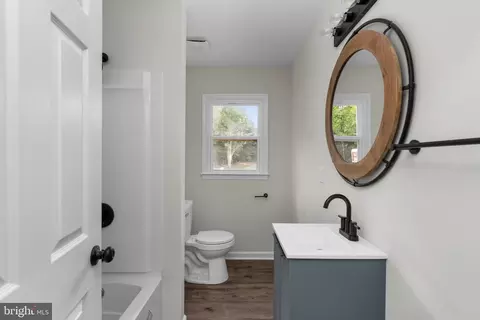 Bath - 10558 Tidewater Trl, Champlain, VA 22438 photo 4 of 4