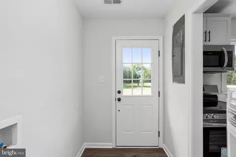 Entry Way - 10558 Tidewater Trl, Champlain, VA 22438 photo 10 of 10