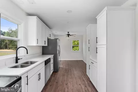Entry Way - 10558 Tidewater Trl, Champlain, VA 22438 photo 1 of 10