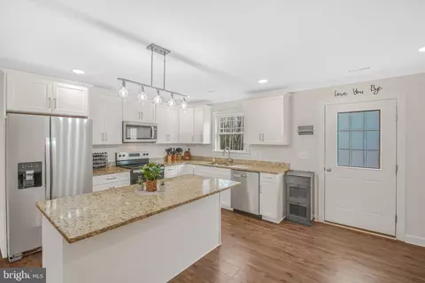 Kitchen - 831 Rose Mount Rd, Hustle, VA 22476 photo 4 of 4