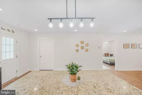 Entry Way - 831 Rose Mount Rd, Hustle, VA 22476 photo 3 of 3