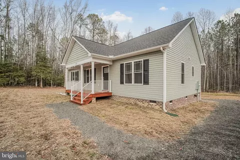 Exterior - 831 Rose Mount Rd, Hustle, VA 22476 photo 5 of 9