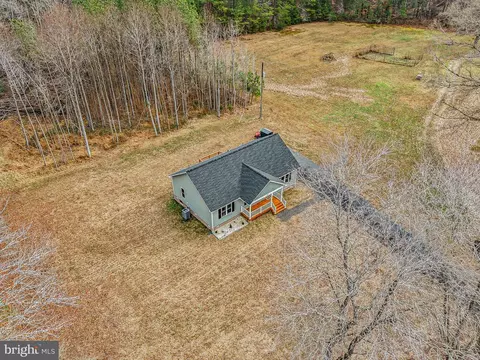 View/Area - 831 Rose Mount Rd, Hustle, VA 22476 photo 1 of 4