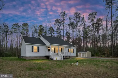 300 River Oaks Rd, Center Cross, VA 22437