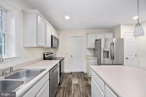 300 River Oaks Rd, Center Cross, VA 22437