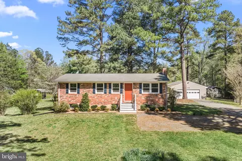 1218 Cheaneys Bridge Rd, Dunnsville, VA 22454