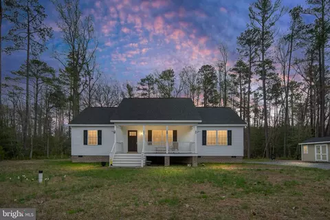 300 River Oaks Rd, Center Cross, VA 22437