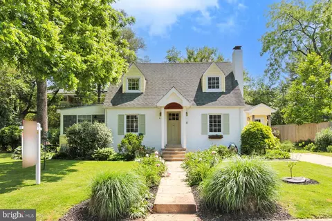 1110 Jackson Ct, Falls Church, VA 22046