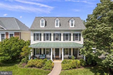 112 S Cherry St, Falls Church, VA 22046