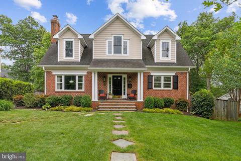 308 Walnut St, Falls Church, VA 22046