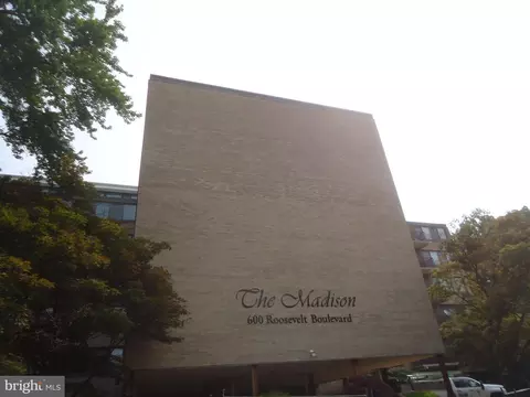 600 Roosevelt Blvd #409, Falls Church, VA 22044
