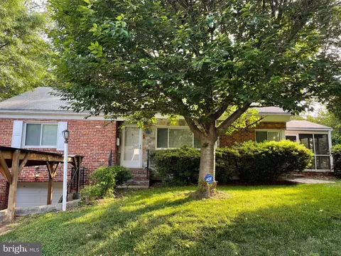 800 Ridge Pl, Falls Church, VA 22046