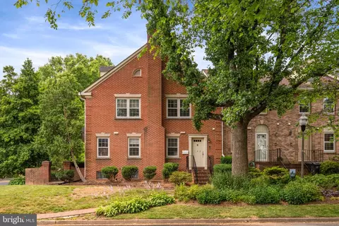 103 Great Falls St #13, Falls Church, VA 22046