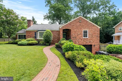 210 W Columbia St, Falls Church, VA 22046